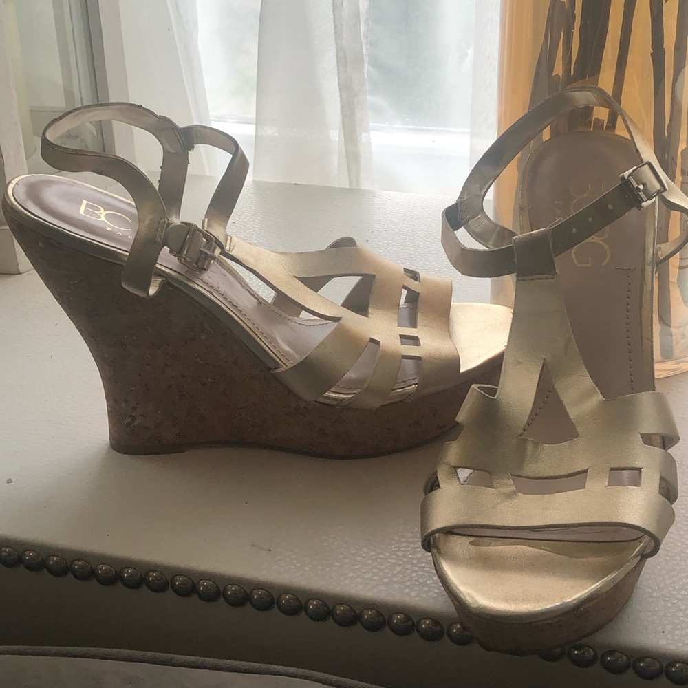 BCBG wedge hold sandal size 10